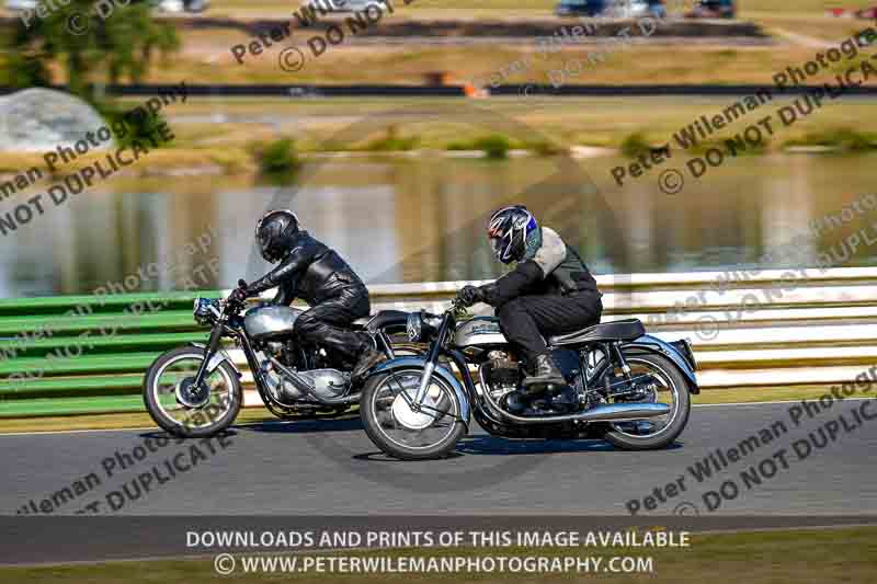 Vintage motorcycle club;eventdigitalimages;mallory park;mallory park trackday photographs;no limits trackdays;peter wileman photography;trackday digital images;trackday photos;vmcc festival 1000 bikes photographs